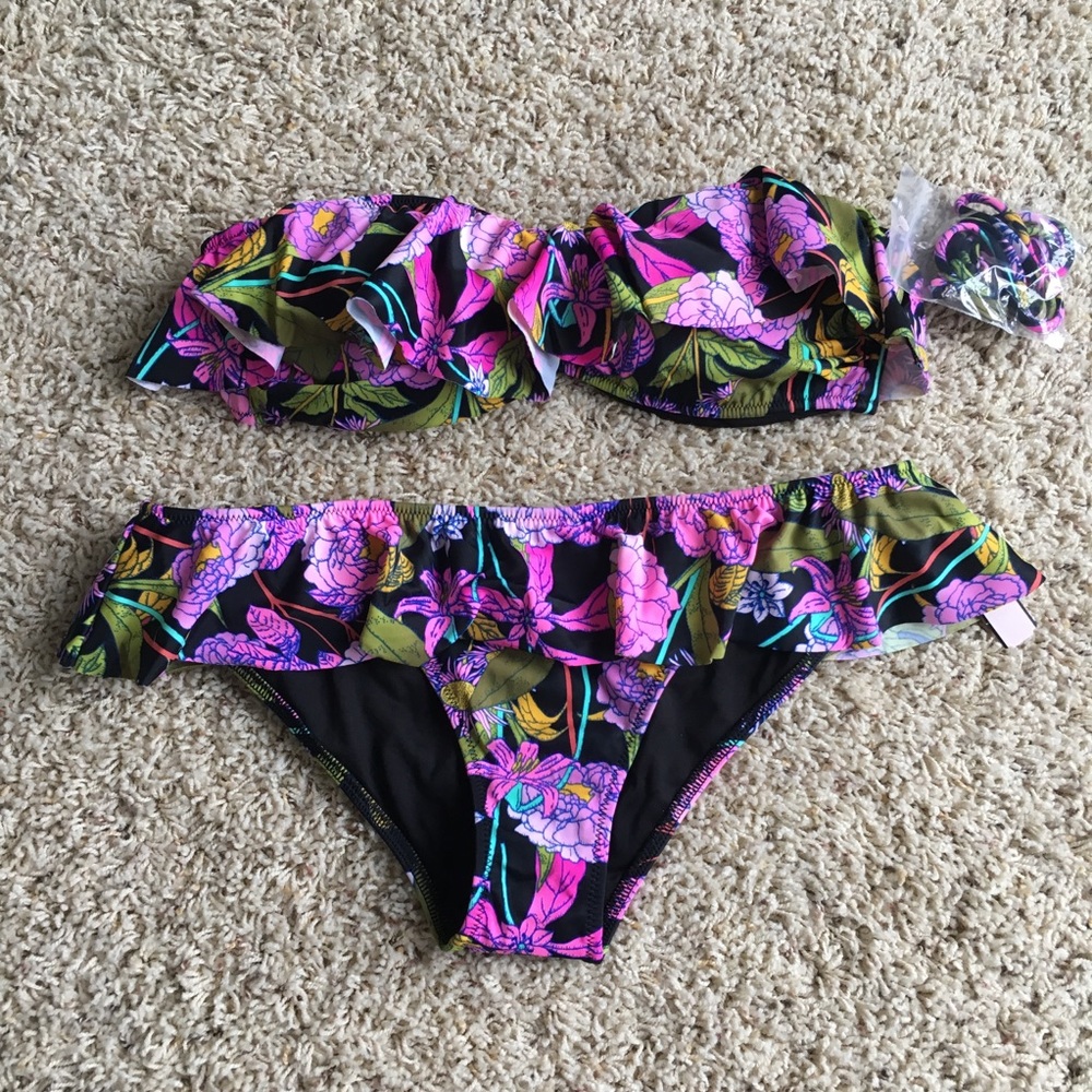 NWT Victoria’s Secret Bikini set